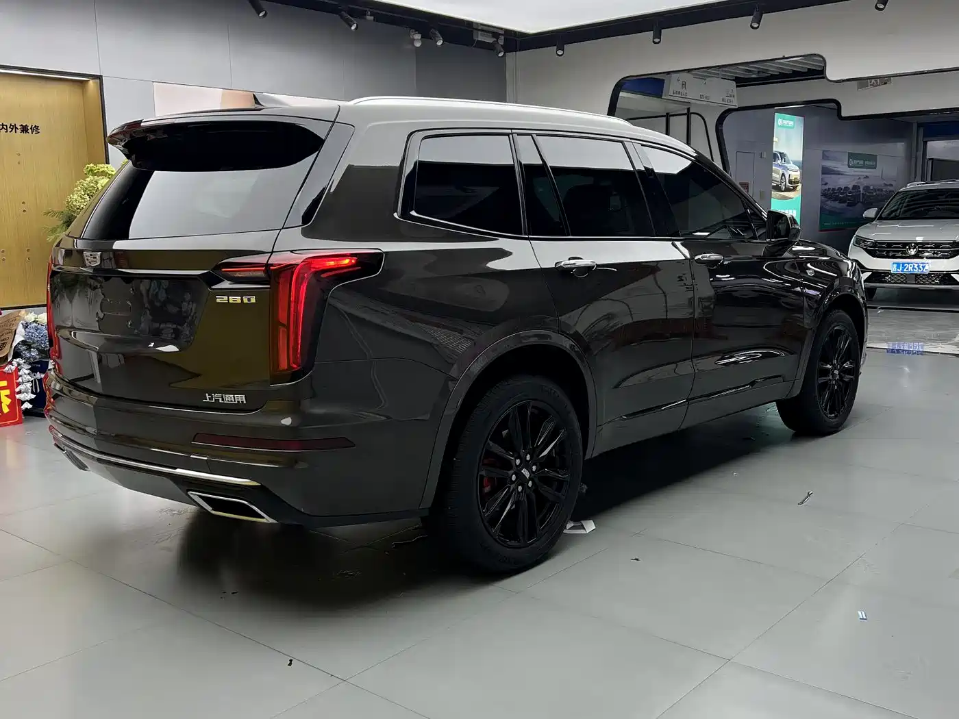 CADILLAC XT6