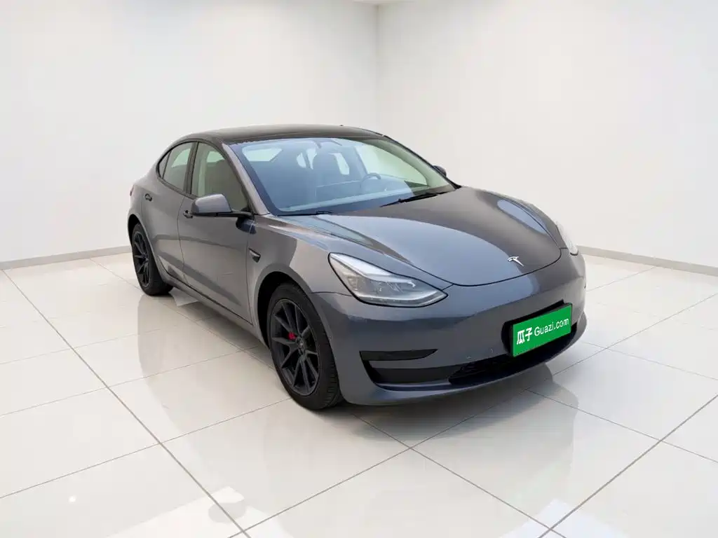 Фото 24 - Tesla Model 3