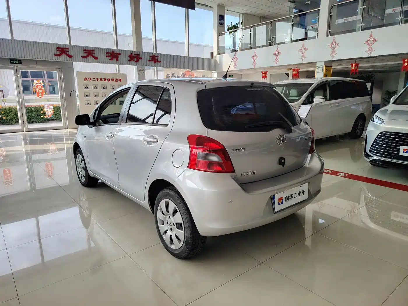 Toyota Yaris 2011 1.6E Auto Charm Edition фото 10