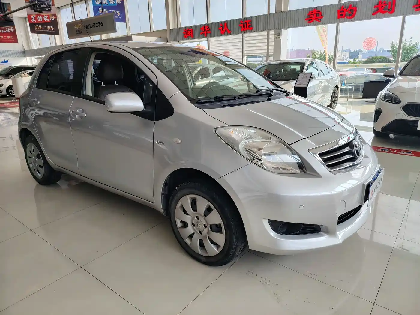 Toyota Yaris 2011 1.6E Auto Charm Edition фото 3