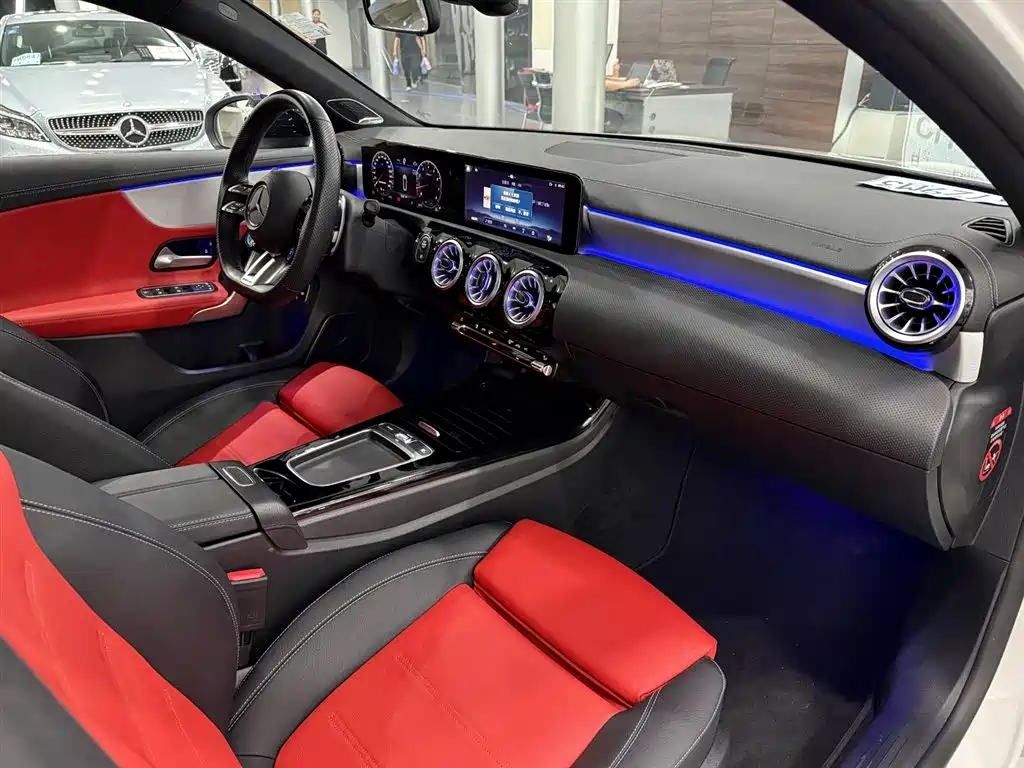 صورة 12 - Mercedes-Benz A-Class AMG