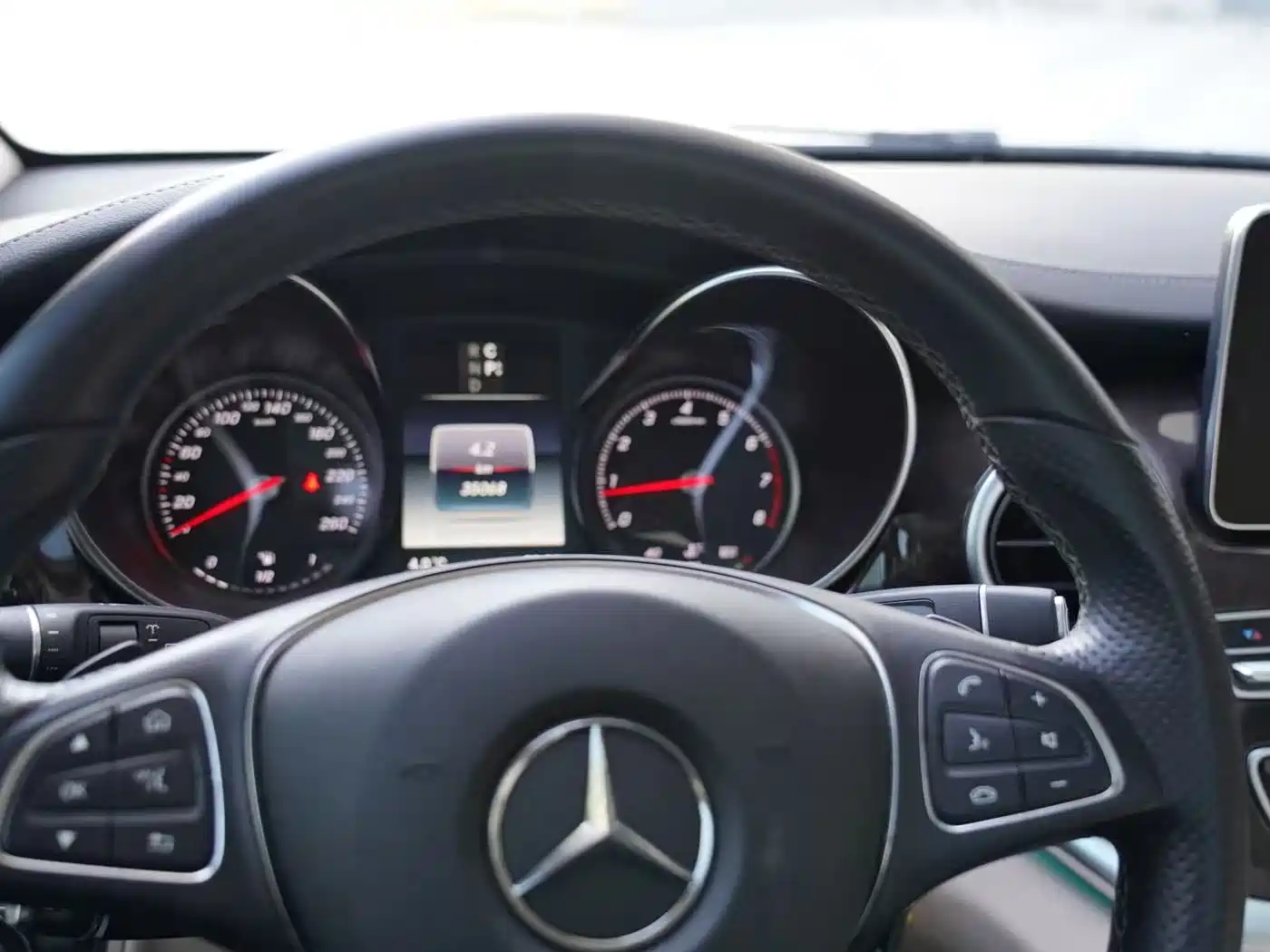 Mercedes-Benz V-Class 2017 Model V 260 L Premium Extended Edition фото 11