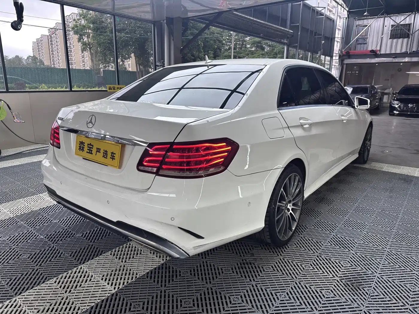 Mercedes-Benz E-Class 2015 E 260 L Sport фото 4