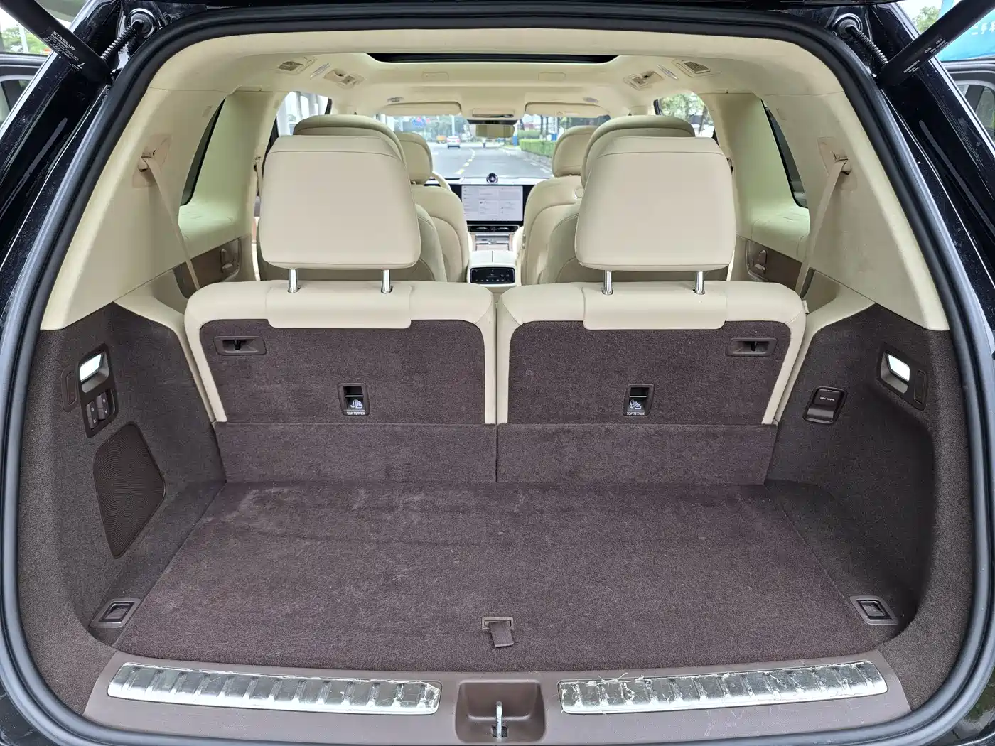AITO Wenjie AITO M9 2024 Range Extender Max Edition 42kWh 6-seater фото 21