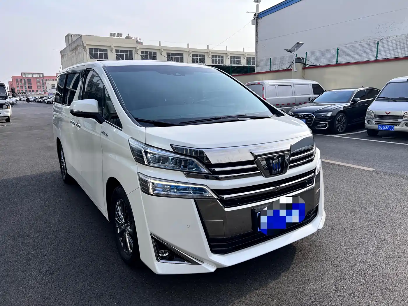 Toyota Vellfire 2021 Crown Hybrid 2.5L HV Luxury Edition фото 2