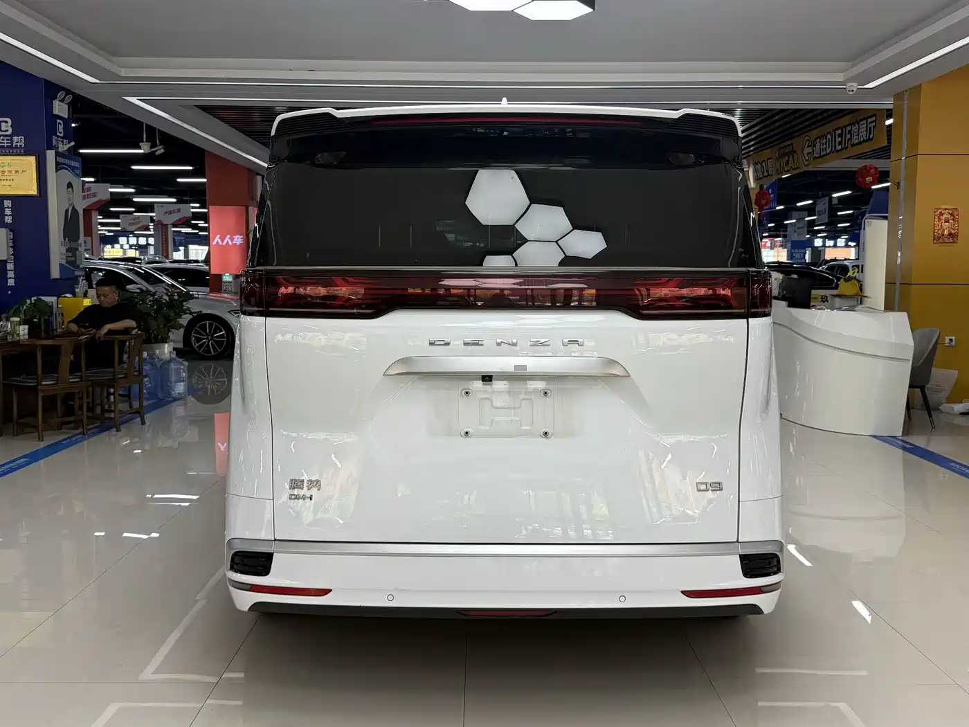 Denza D9 2022 DM-i 1040 Premium фото 20