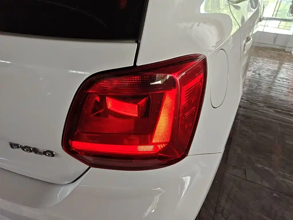 Volkswagen Polo 2016 1.4L Automatic Trend фото 8