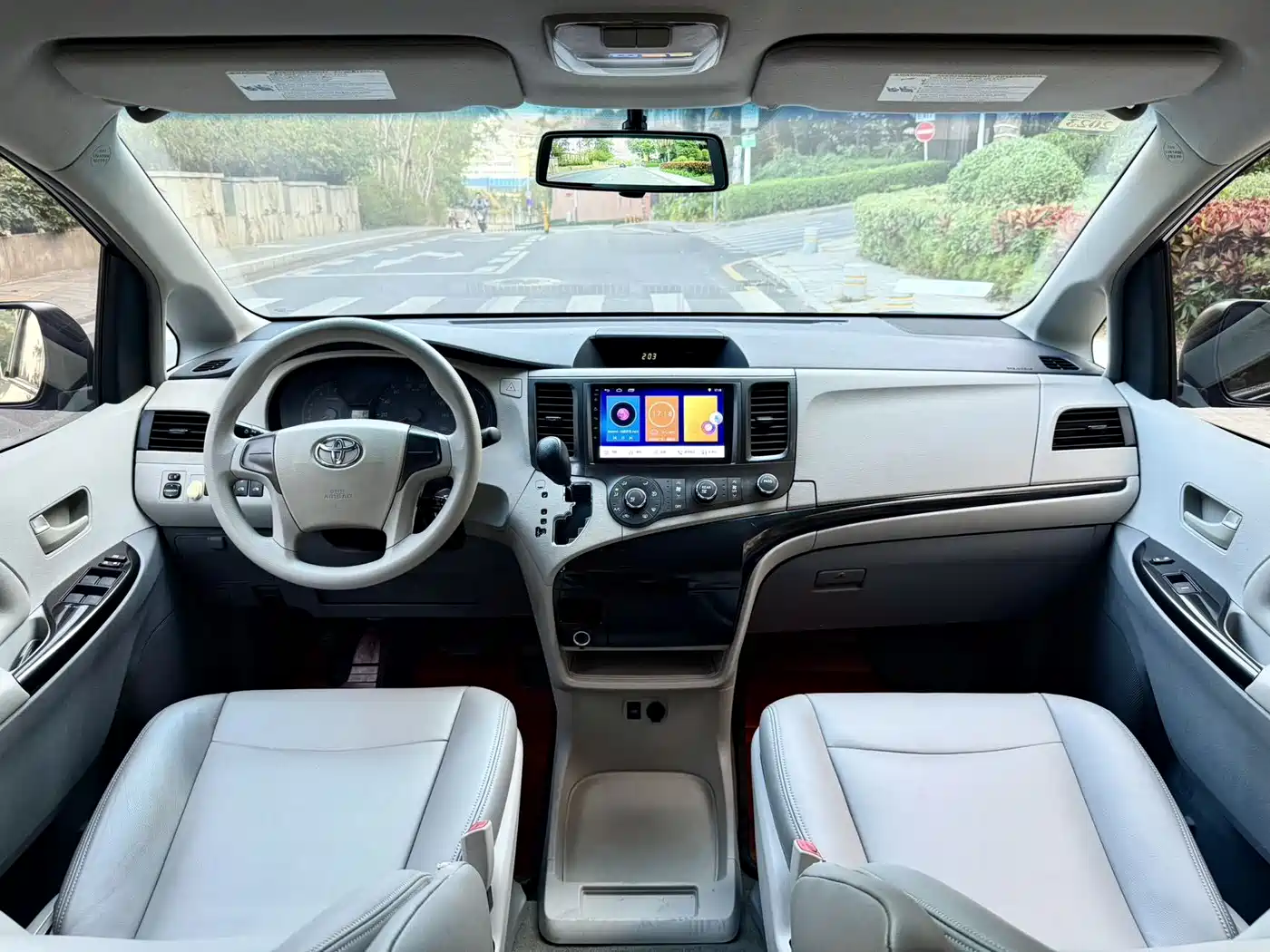 Toyota Sienna 2015 3.5L 2WD LE фото 8
