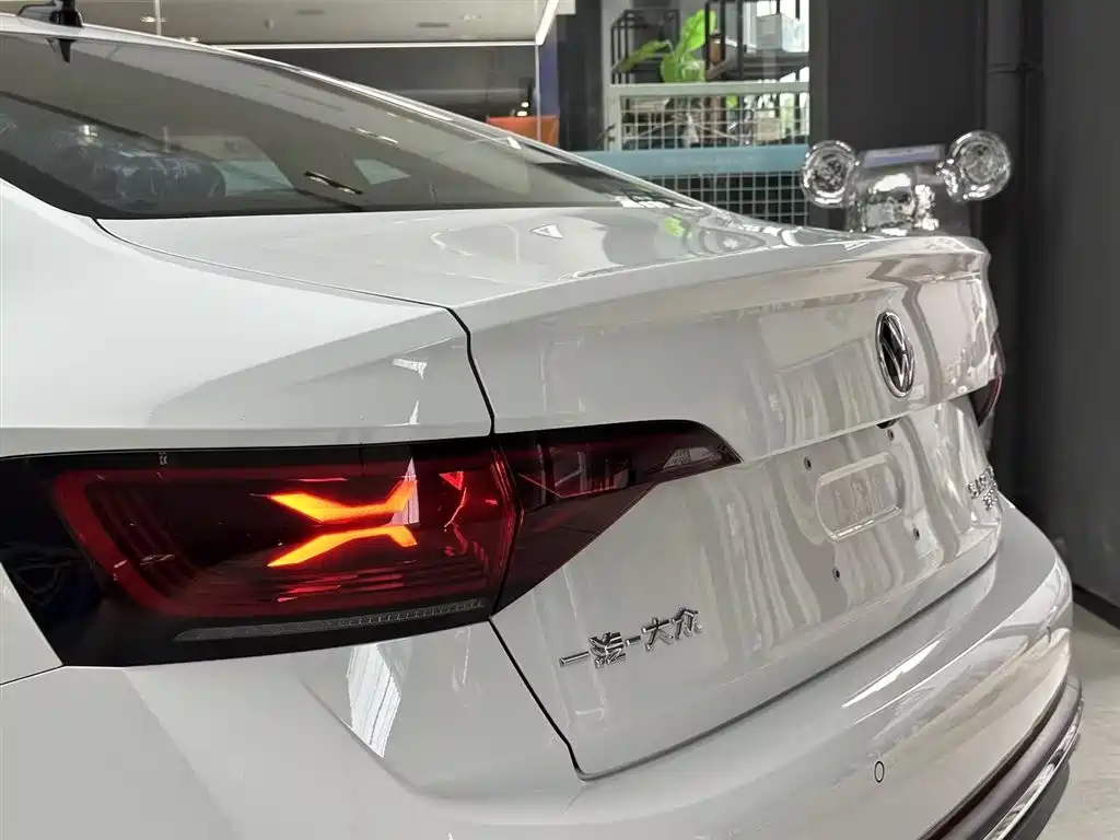 Volkswagen Sagitar 2026 Model Year Facelift 30 Million Special Edition 300TSI DSG Soaring Edition фото 15