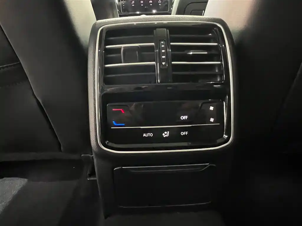 Volkswagen Magotan 2023 Model 2 Million Commemorative Edition 330TSI DSG Luxury фото 9