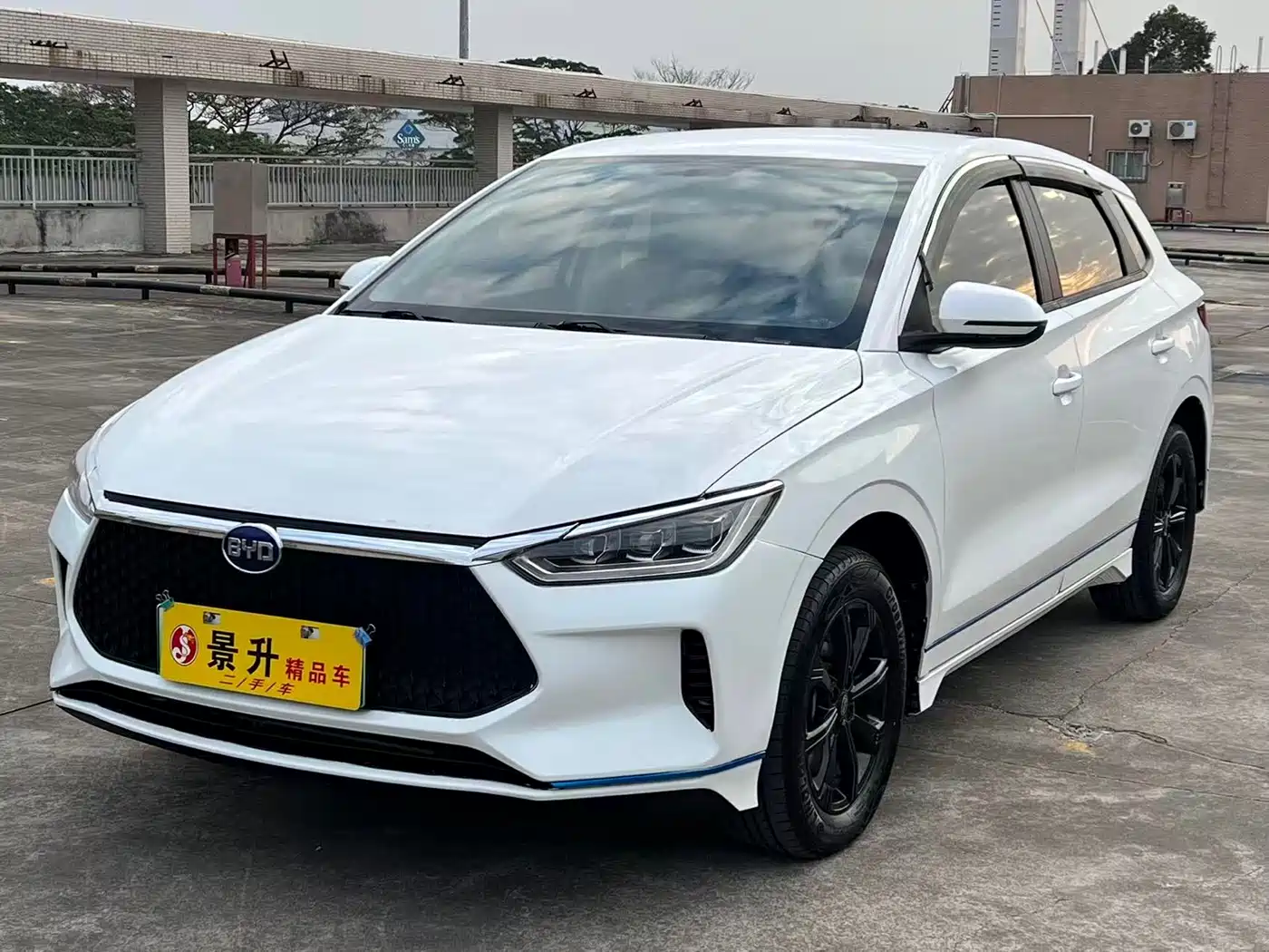 BYD E2