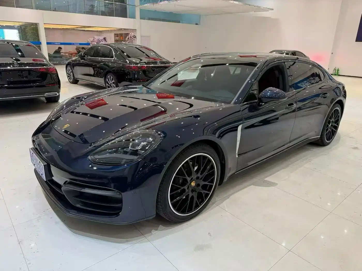 Фото 1 - Porsche Panamera