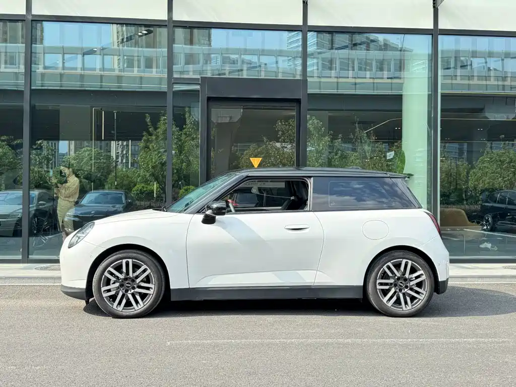 MINI Electric MINI COOPER 2025 2025 Model 456km COOPER E Classic