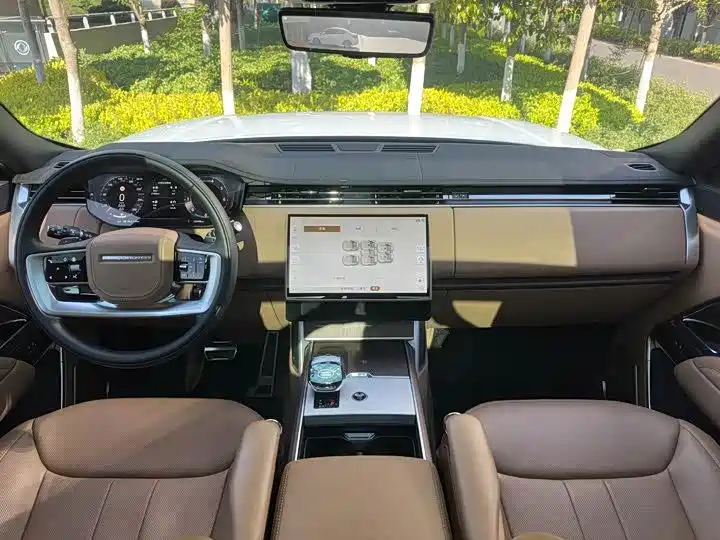 Land Rover Range Rover 2025 2024 3.0 L6 400PS Golden Age Extended 7-Seater