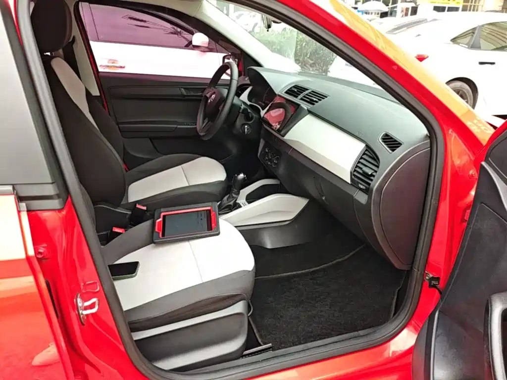 Škoda Fabia 2018 2017 1.4L Auto Car Enjoy Edition