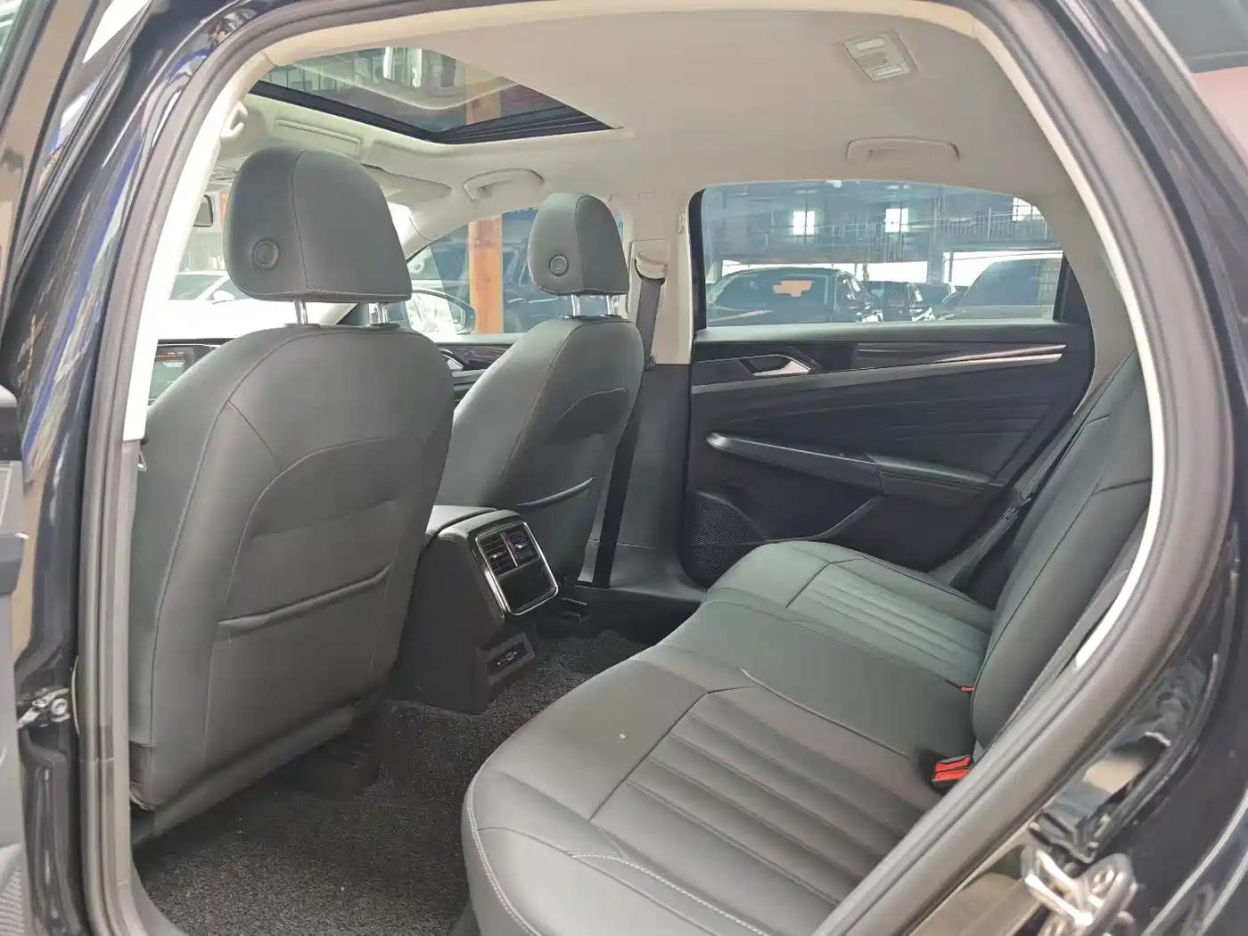 Volkswagen Passat 2022 280TSI Business Edition фото 6