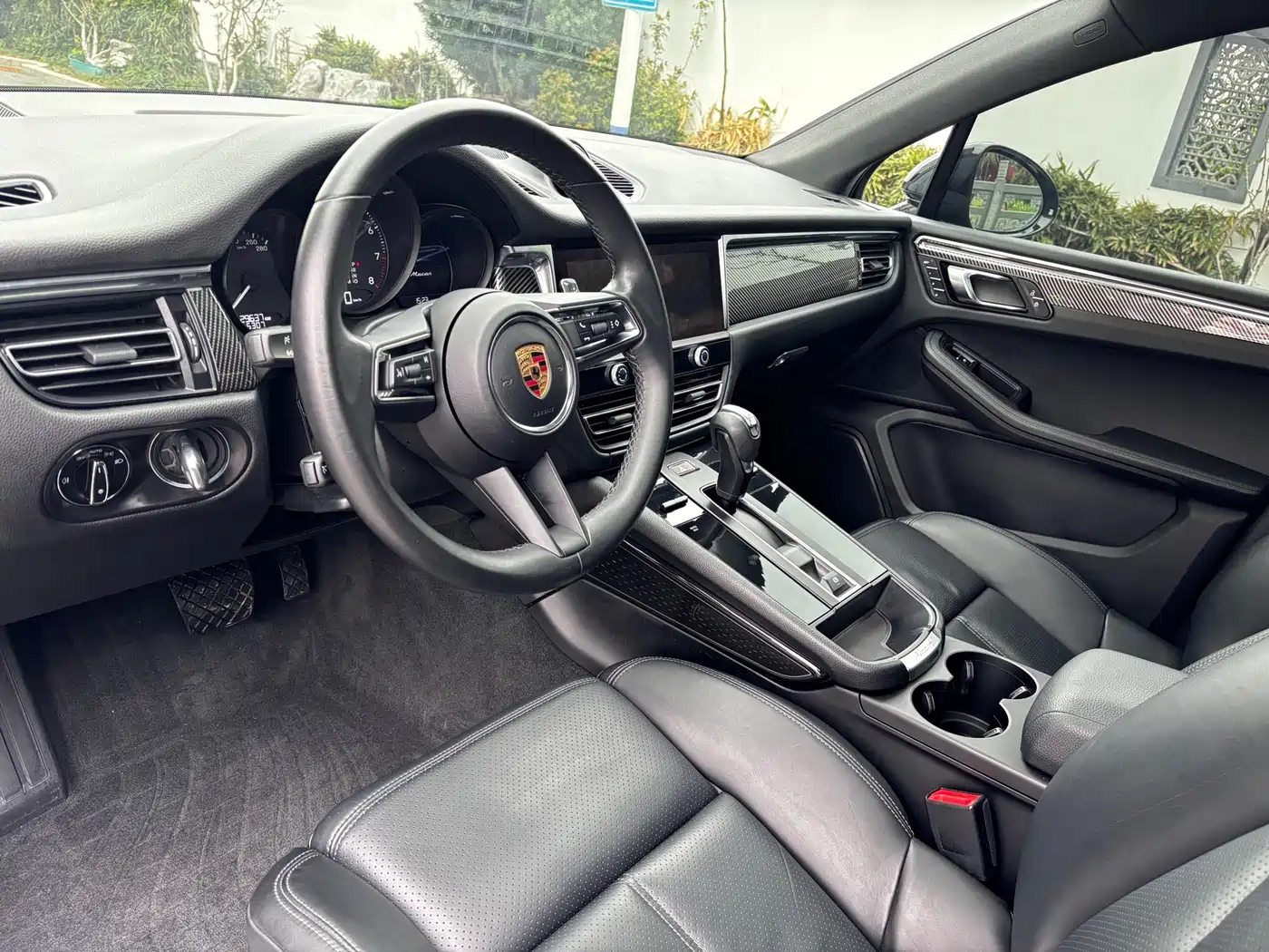 PORSCHE MACAN