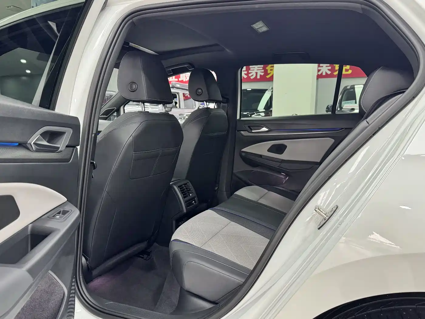 Volkswagen Golf 2023 Model 280TSI DSG R-Line фото 7