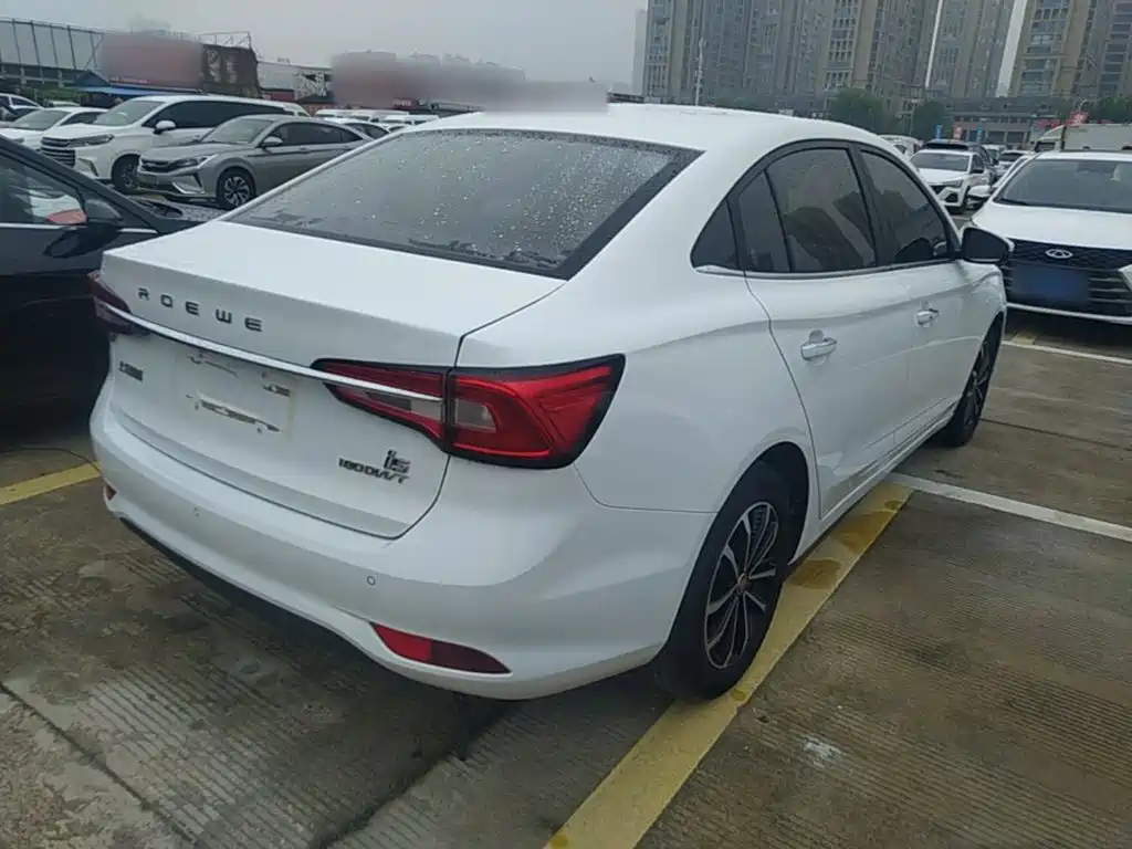 Фото 7 - Roewe i5