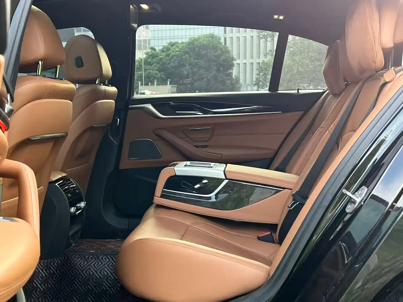 Photo 8 - BMW 5 Series