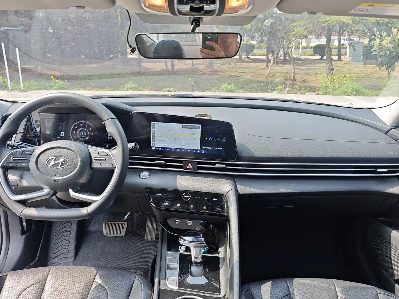 Hyundai Elantra 2022 1.5L CVT GLX Elite Edition фото 7