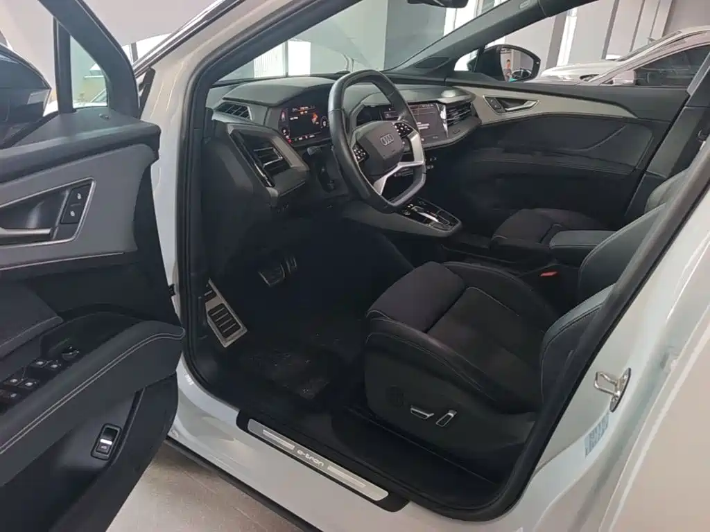Фото 21 - Audi Q5 e-tron