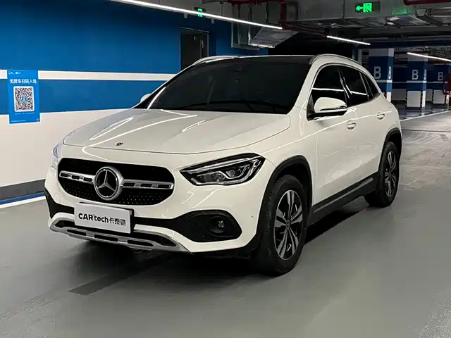 Mercedes-Benz GLA 2023 GLA 220 — фото 1