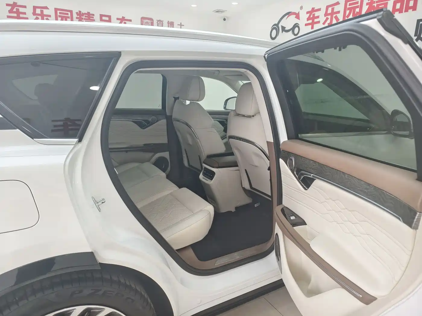 Voyah Auto VOYAH FREE 2021 AWD Standard Range Extender Exclusive Luxury Package фото 5