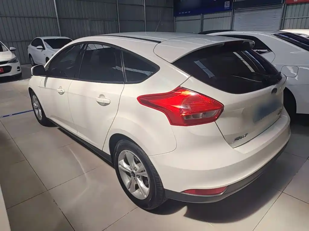 Фото 23 - Ford Focus