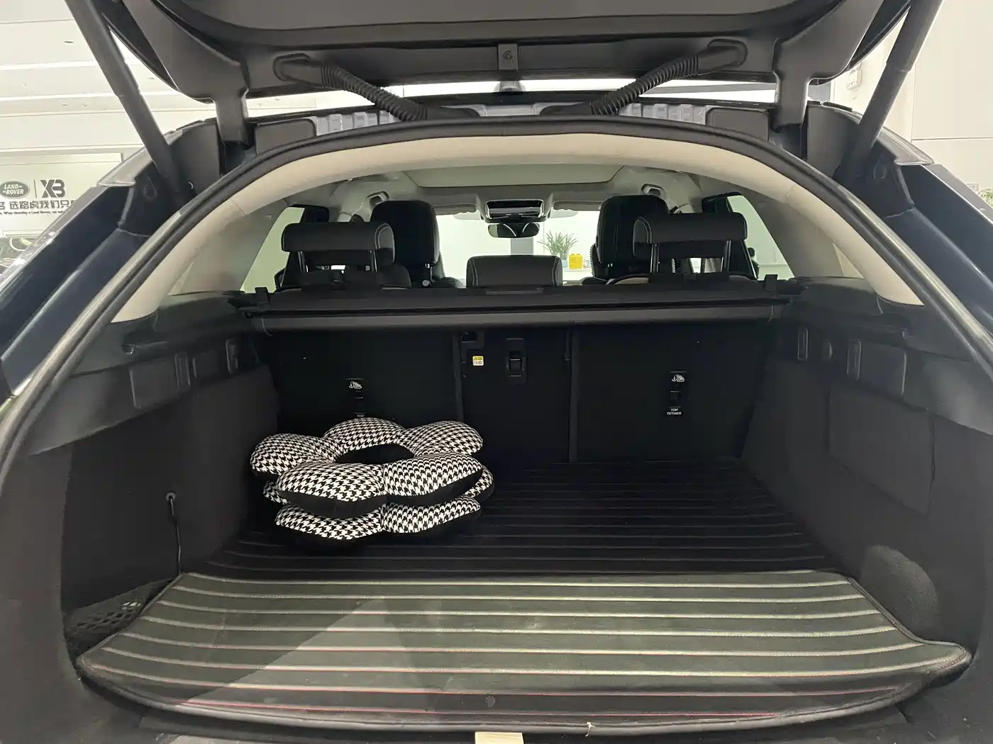 Фото 12 - Land Rover Range Rover Velar