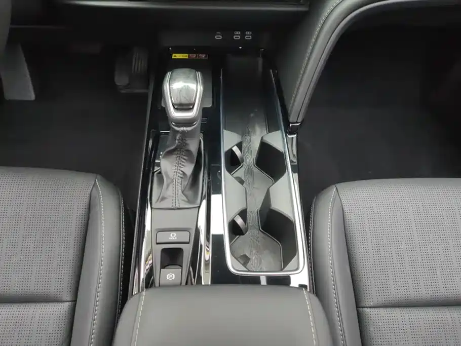 Photo 16 - Toyota Camry