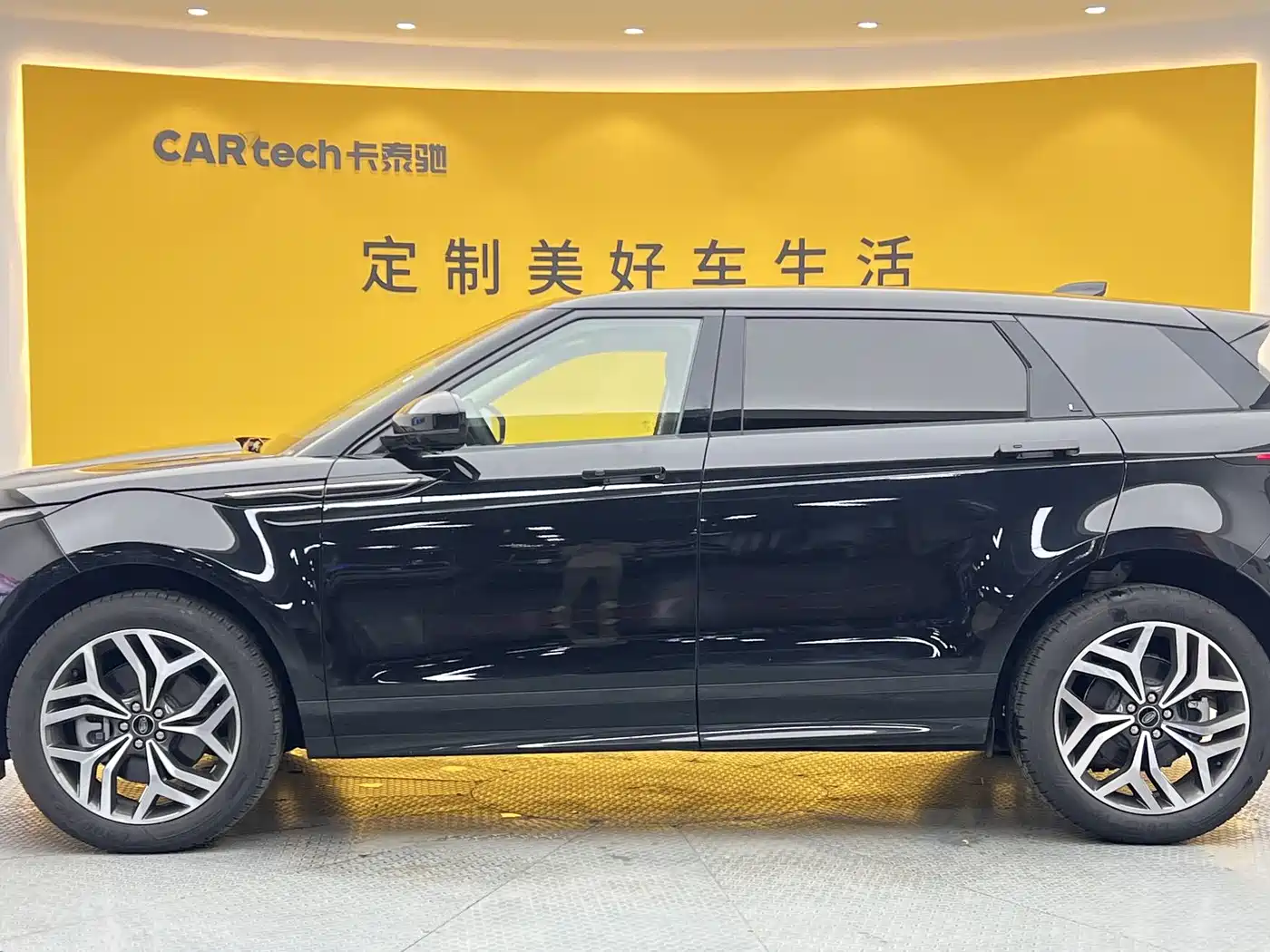 Land Rover Range Rover Evoque 2024 Range Rover Evoque L 249PS Light Master Edition фото 32