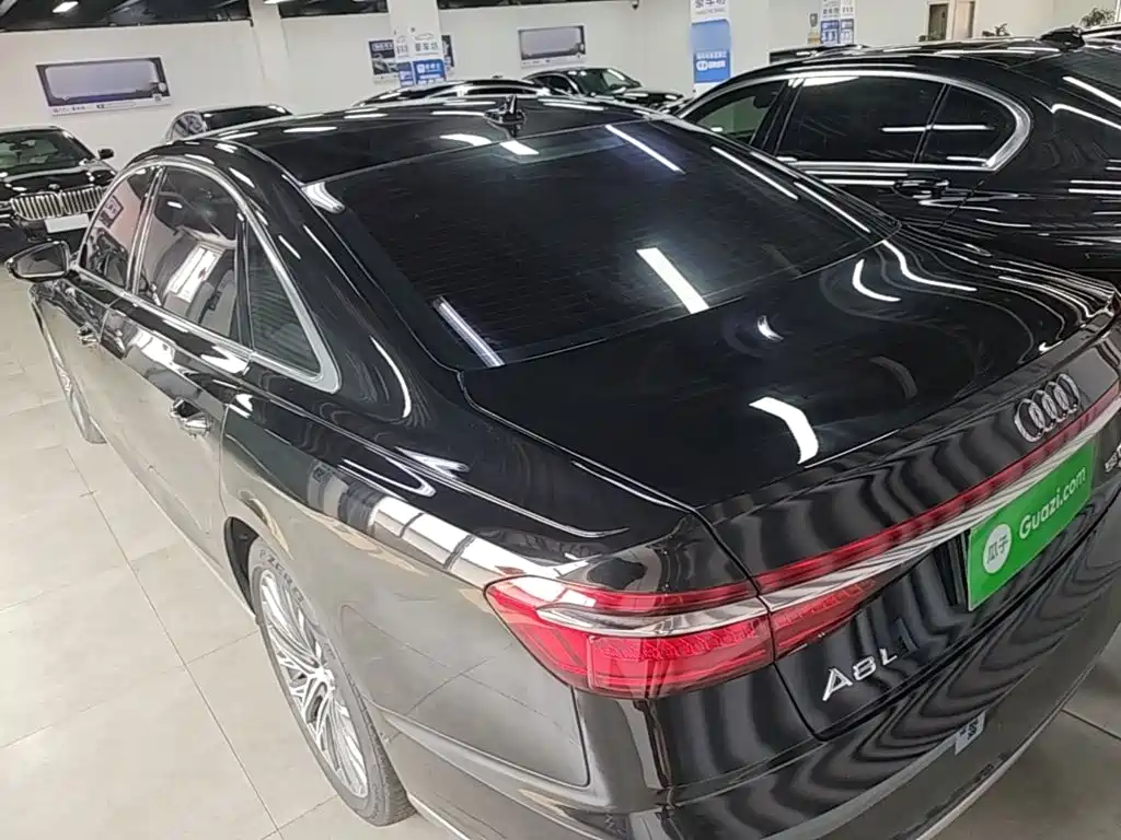 Фото 5 - Audi A8