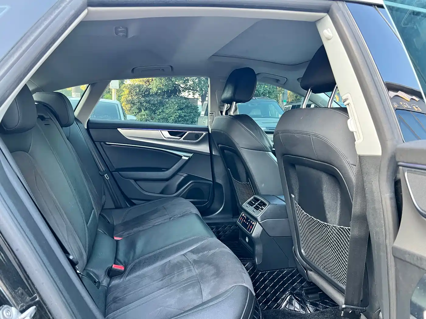 Audi A7 2023 Model 45 TFSI Premium Selection Edition фото 15