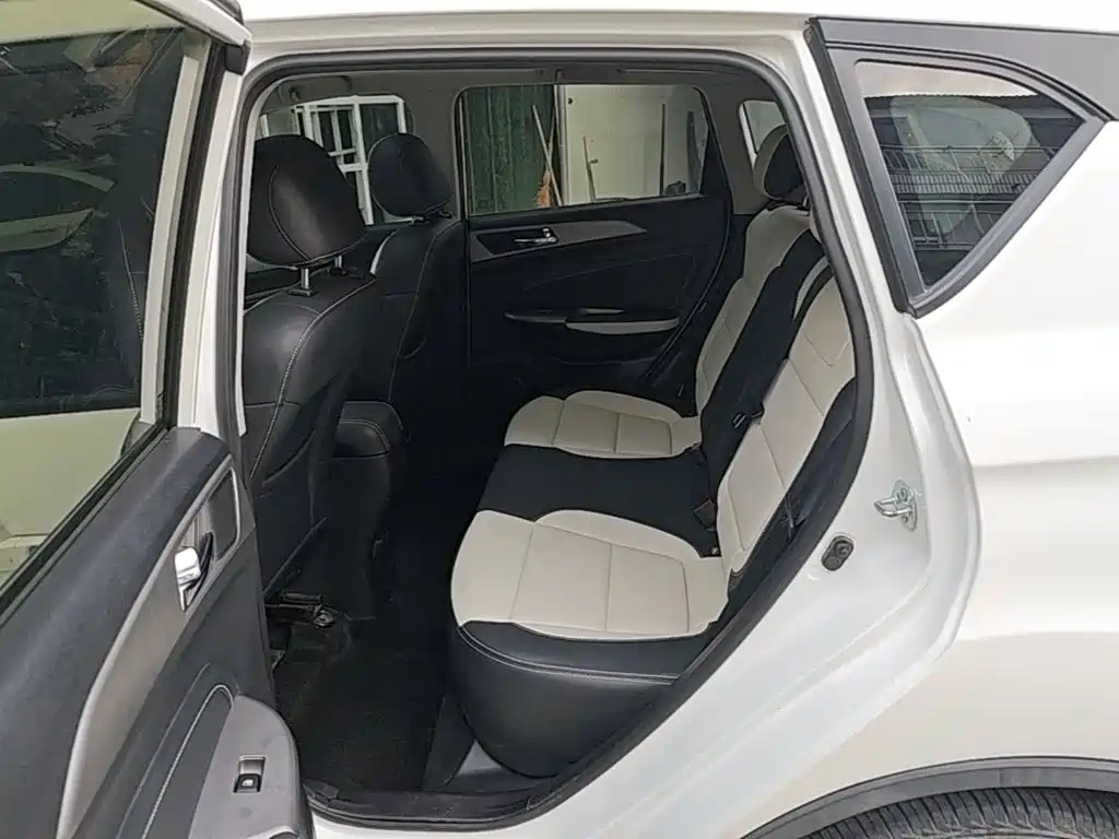 Фото 17 - Changan CS35