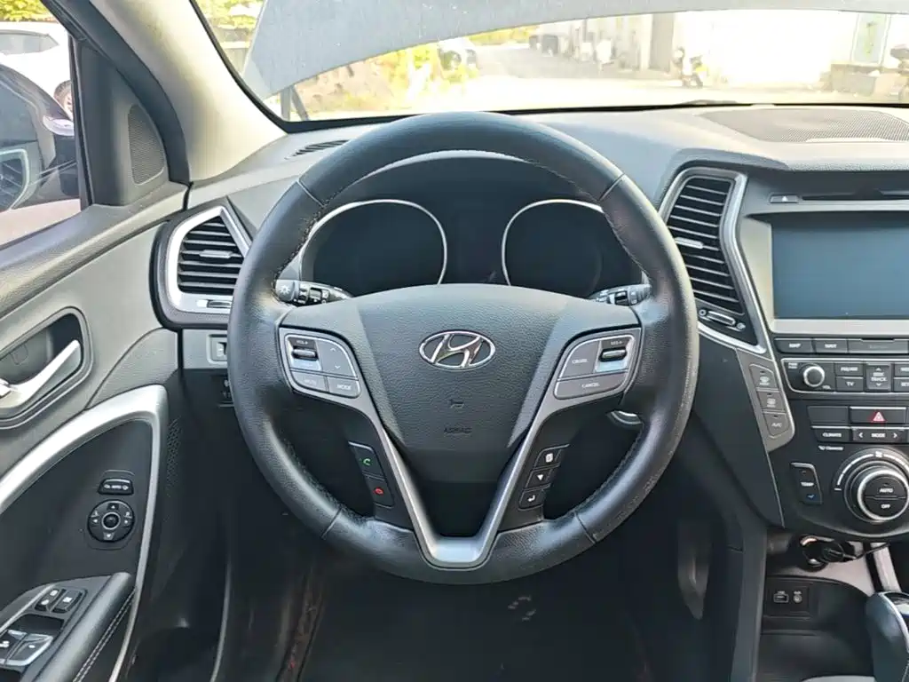 صورة 11 - Hyundai Santa Fe