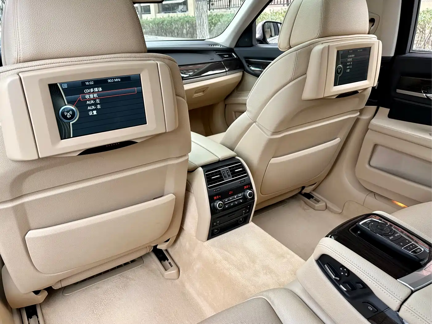 BMW 7 Series 2009 740Li Luxury фото 14
