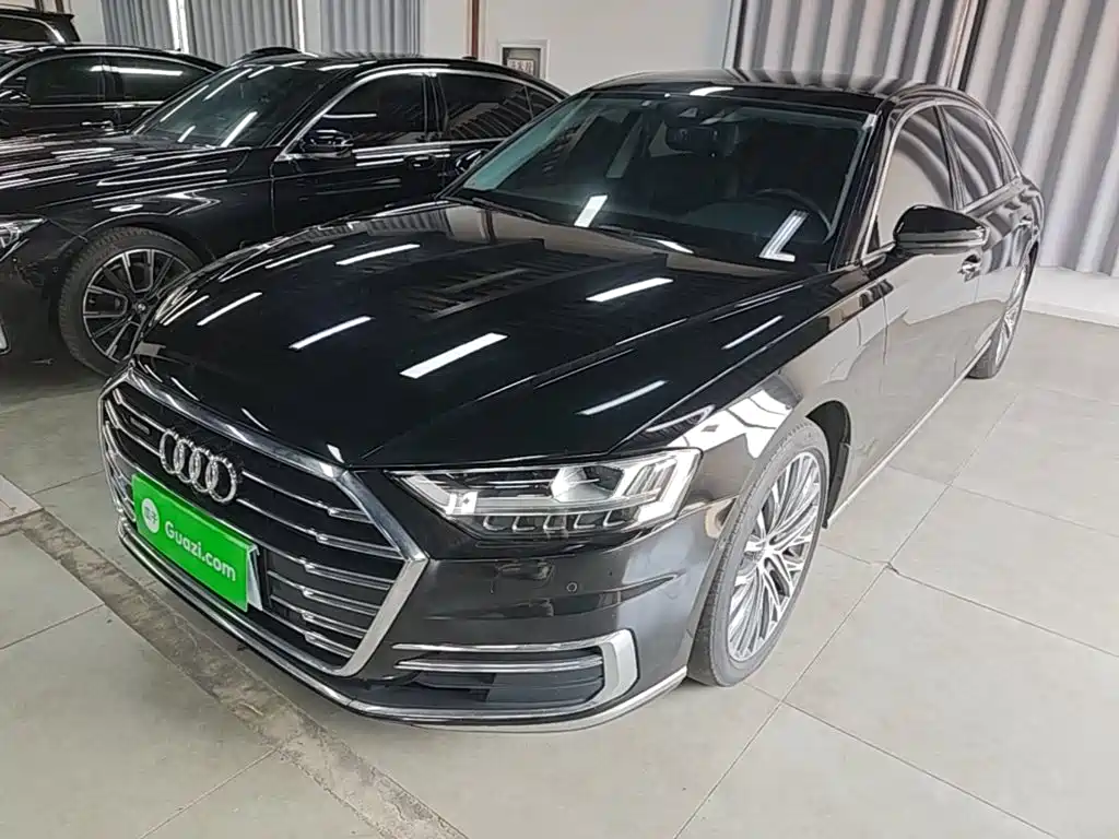 Фото 1 - Audi A8