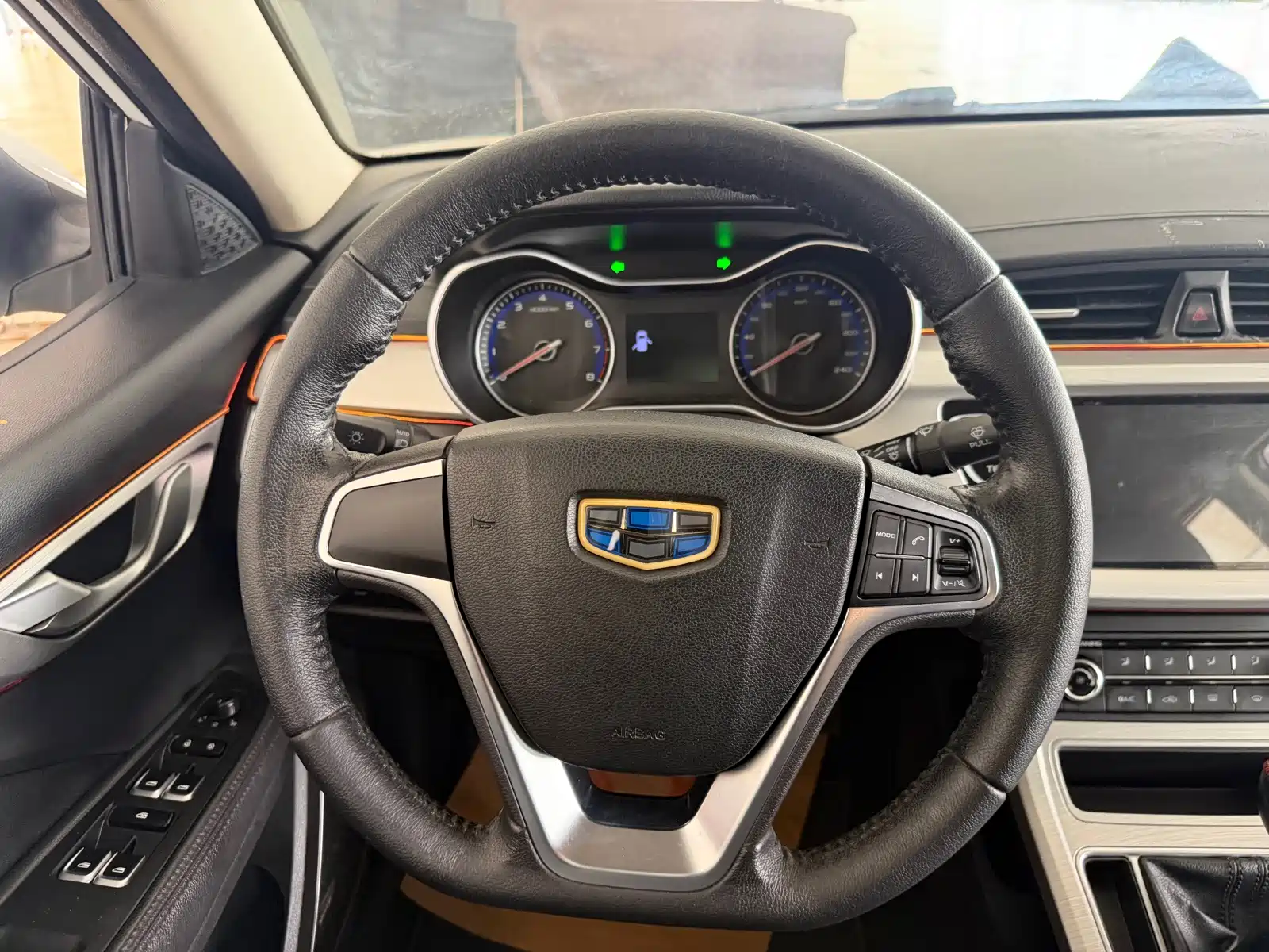Фото 27 - Geely Vision