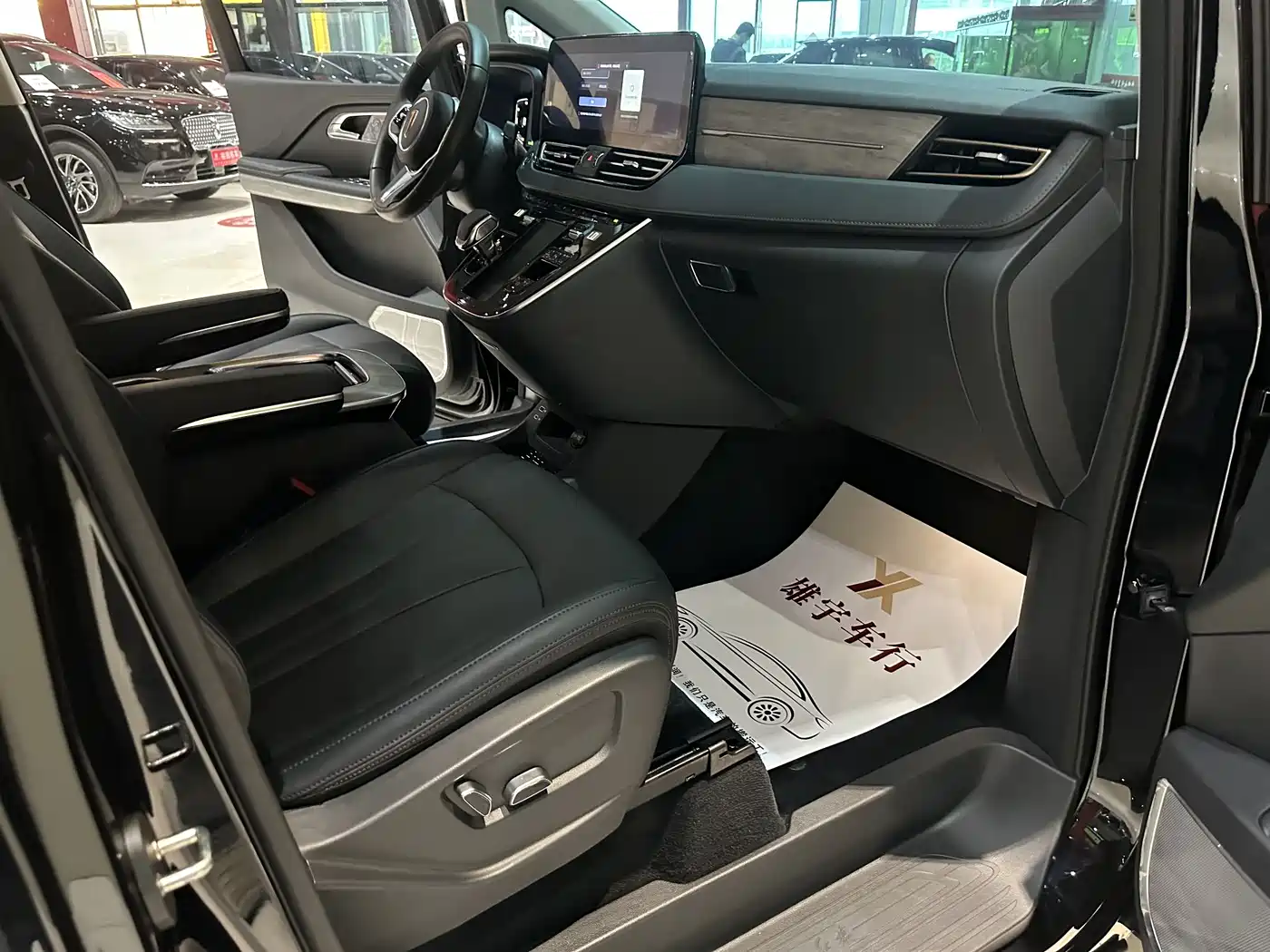 Hongqi HQ9 PHEV 2024 Model 2.0T AWD Business Edition фото 10