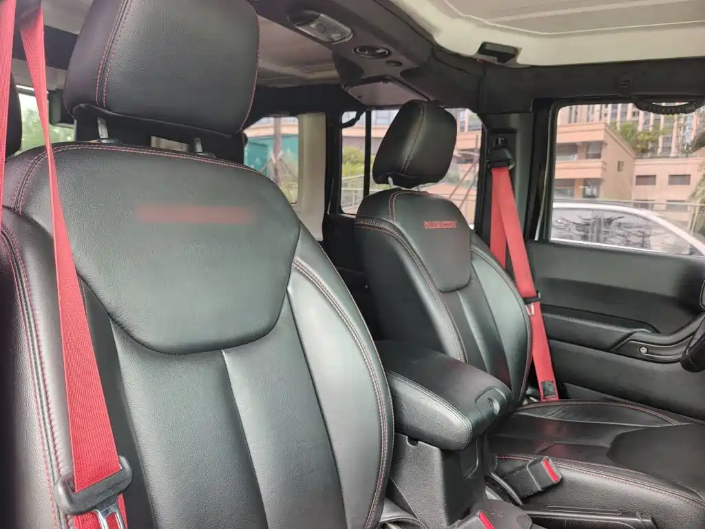 Photo 15 - Jeep Wrangler