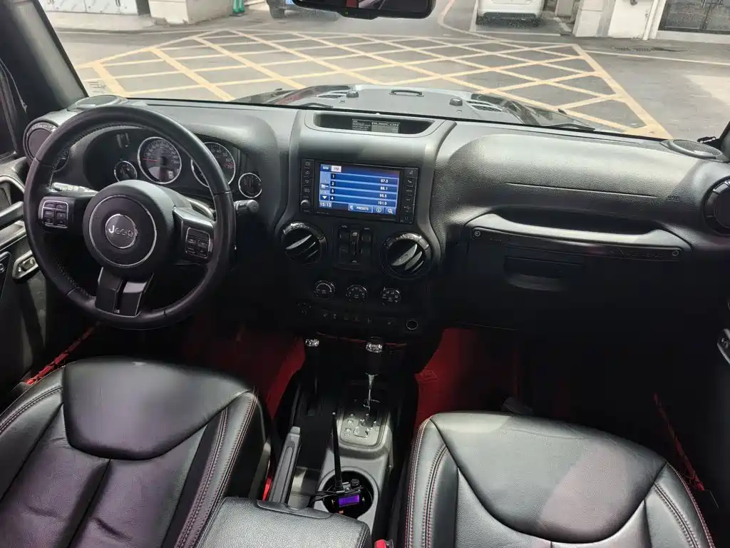 Photo 20 - Jeep Wrangler