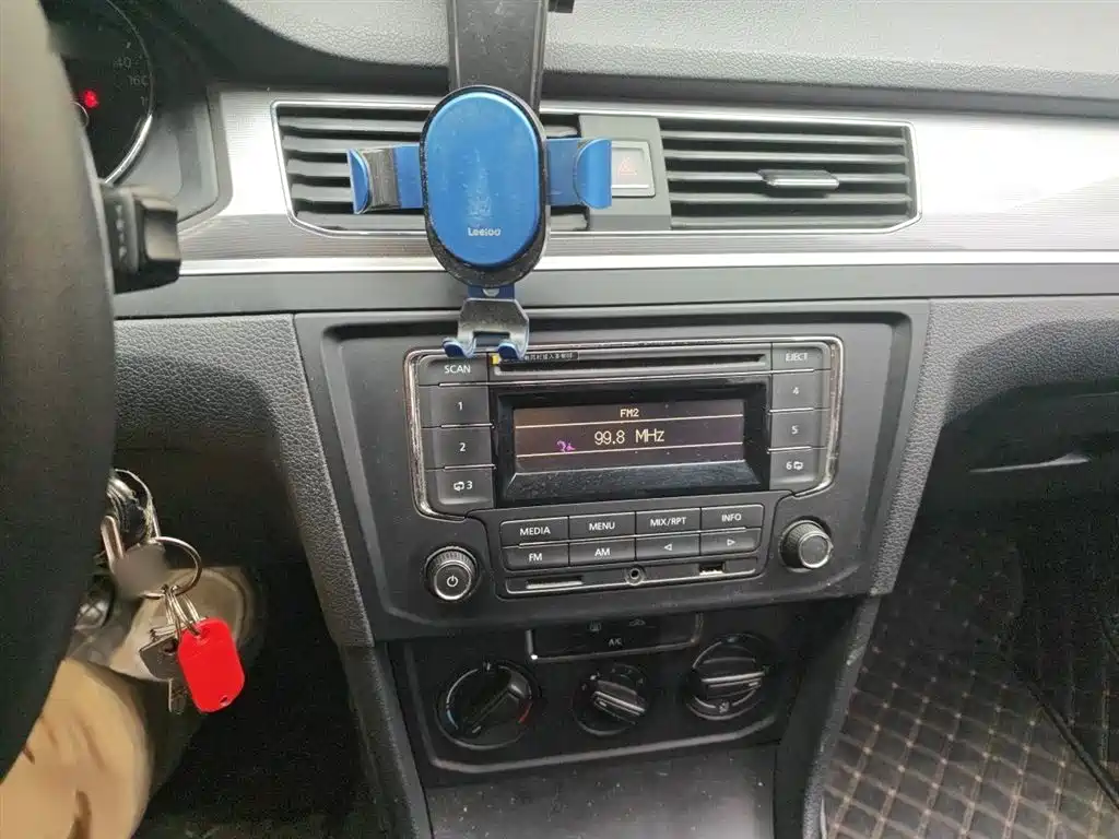 Volkswagen Bora 2018 1.5L Manual Fashion фото 6