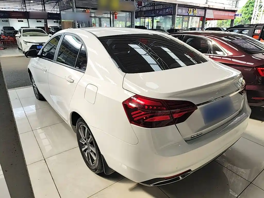 Фото 5 - Geely Emgrand