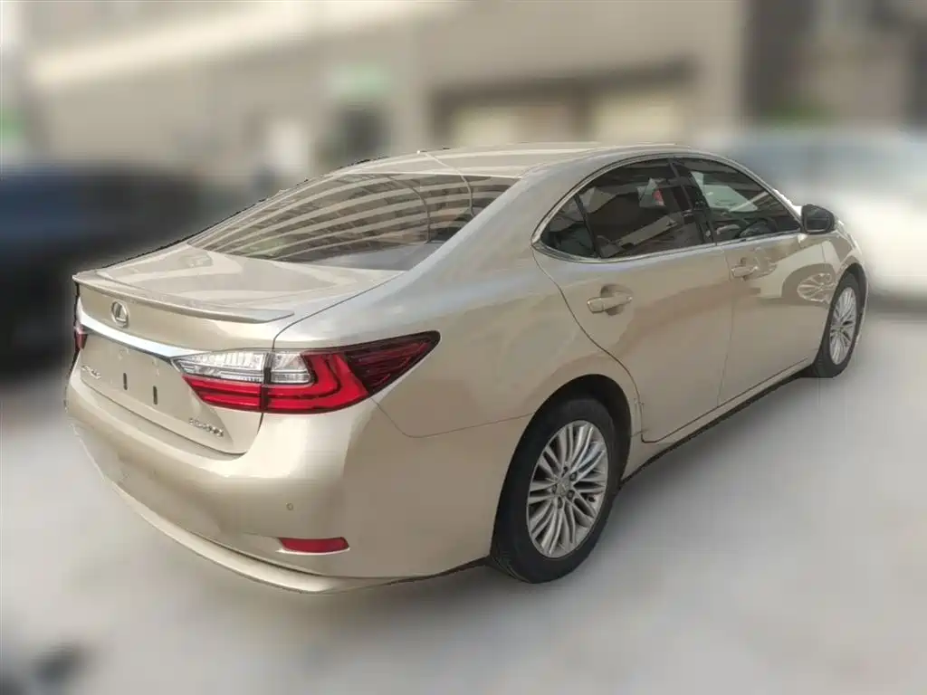Lexus ES 2015 200 Elite Edition фото 12