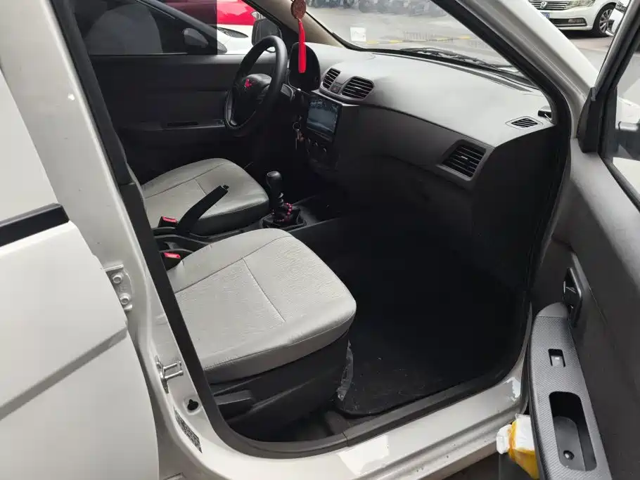 Wuling Motors Wuling Hongguang 2026 2015 1.5L S Basic China V