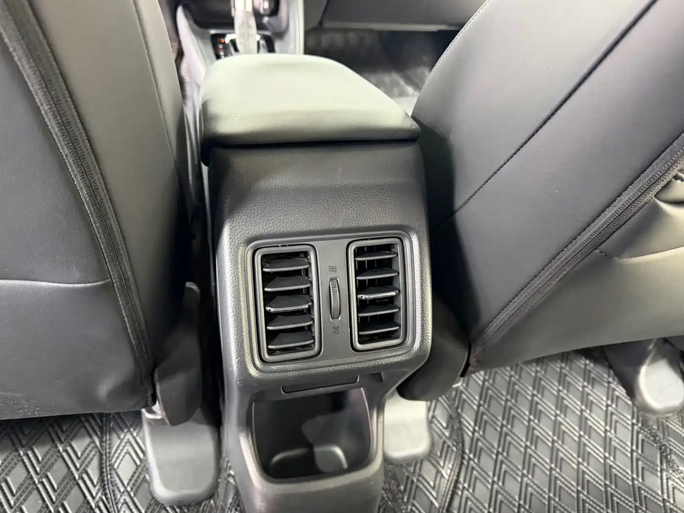 Photo 15 - Honda Vezel