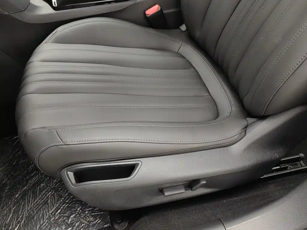 Photo 20 - Peugeot 408