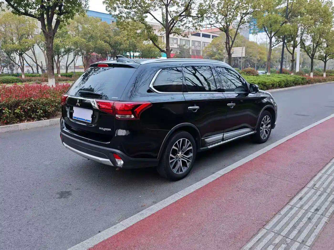 MITSUBISHI OUTLANDER