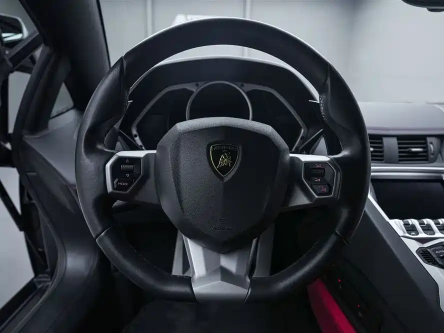 Lamborghini Aventador 2011 LP 700-4 фото 17